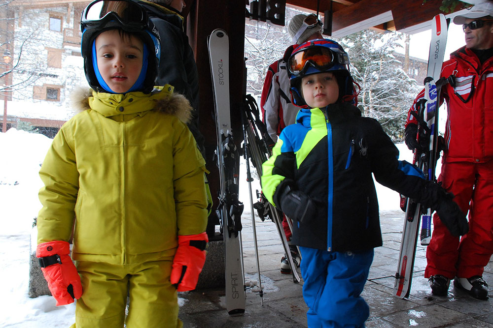 Какво да подготвите, ако децата ви ще карат ски за пръв път - каски