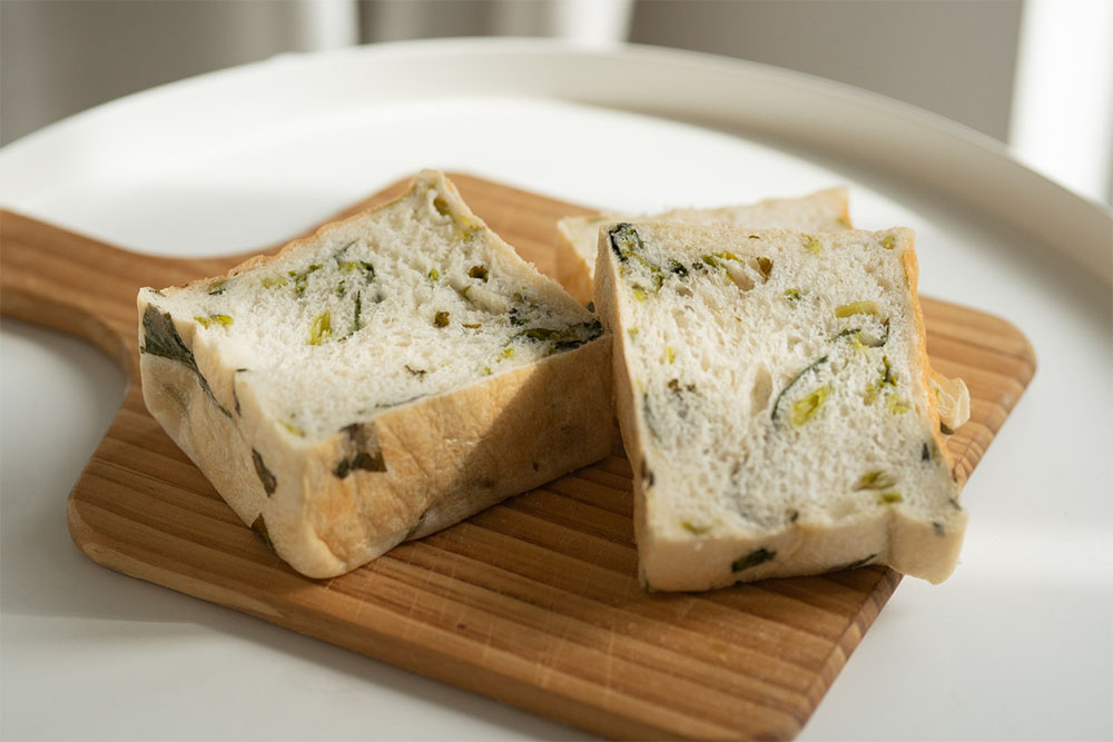 Билки и подправки: Как да добавите вкус към вашия хляб